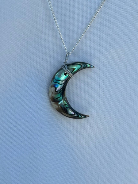 pāua moon necklace