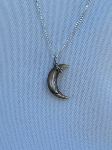 pāua moon necklace