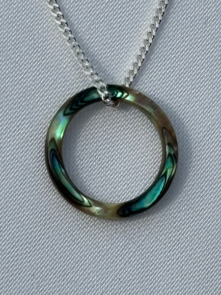 pāua sphere necklace