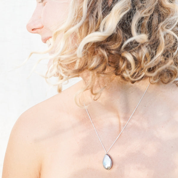 pāua seed silver necklace