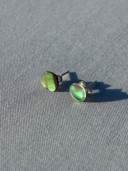 pāua studs