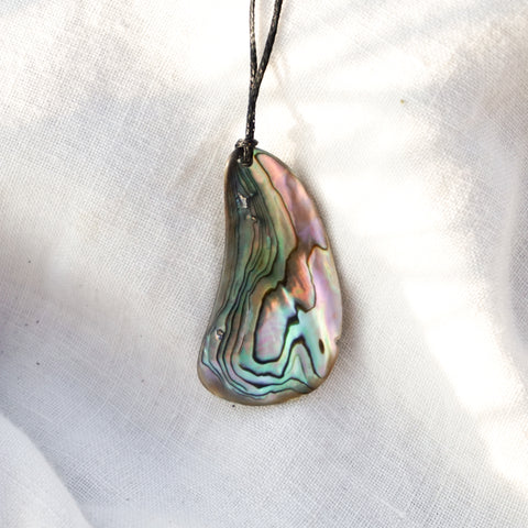 pāua cord necklace